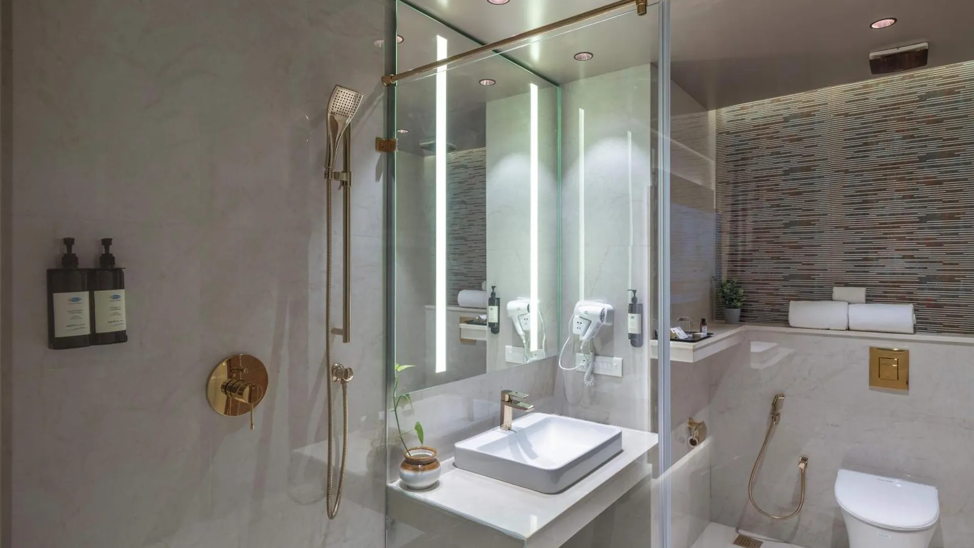 Uday Suites - The Airport Hotel Thiruvananthapuram 4*,  Inde